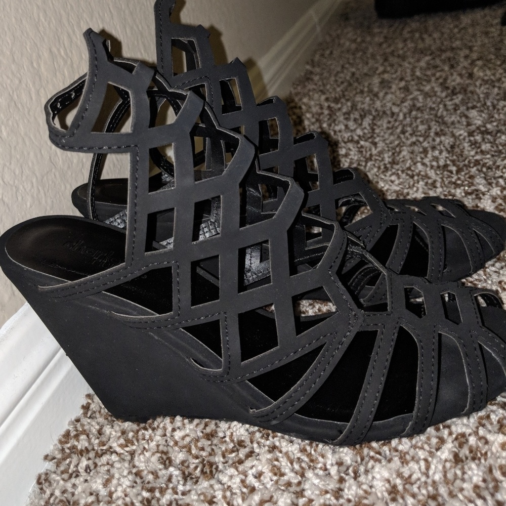 Black strappy wedges
